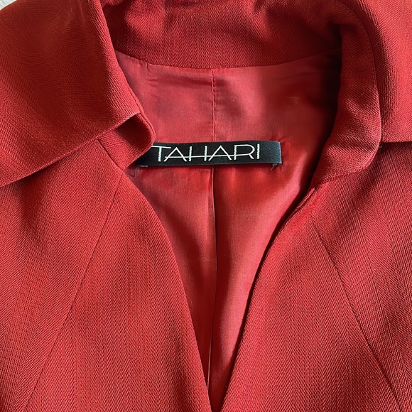 VINTAGE 90’s TAHARI wool suit. Size 8. - Picture 3 of 8